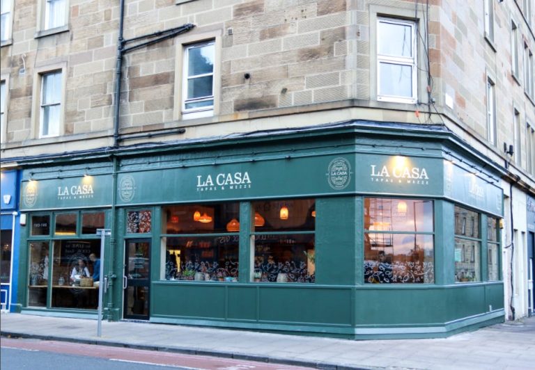 la casa group dining 10122020044746 768x532
