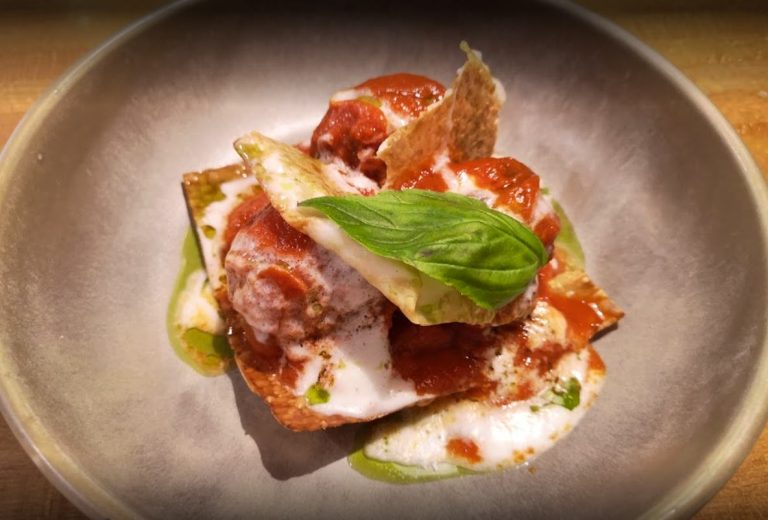 la famiglia group dining 15122020031002 768x520