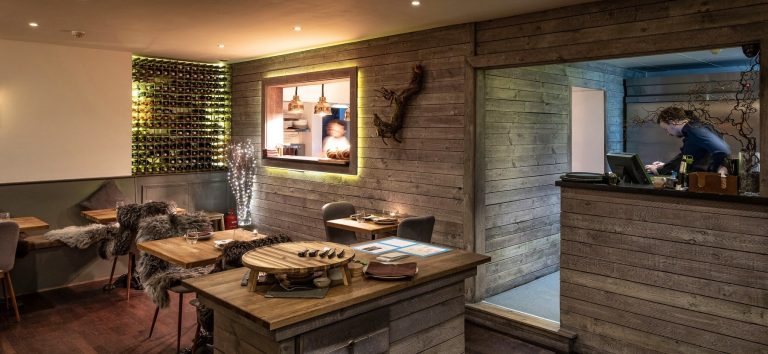 lake road kitchen interior 3 credit paul hearne 23052022090936 768x354