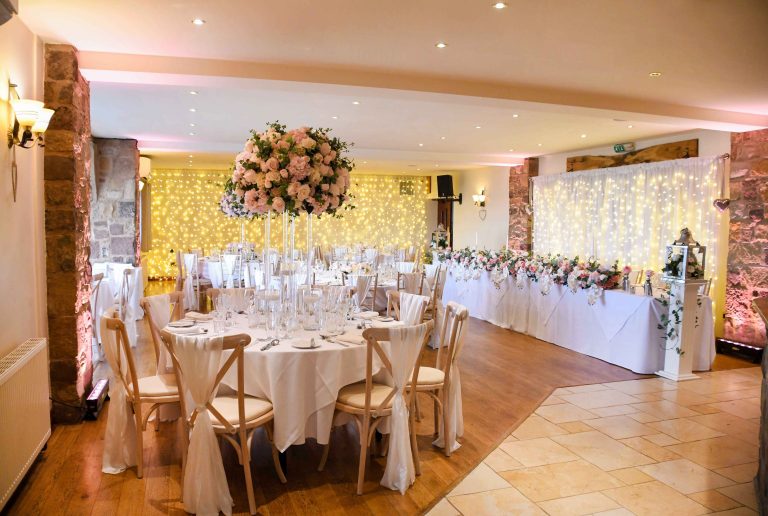 lowmegWoodlandRoomshowingfairylightsonbackwallandbehindtoptable 768x516