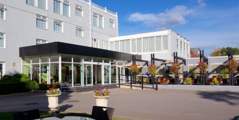 manchester airport grounds and hotel 10 84319 768x386