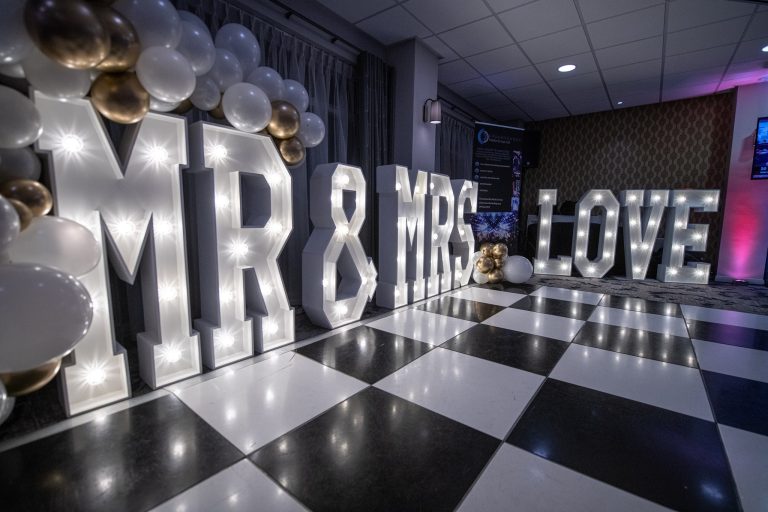 mrandmrs 768x512