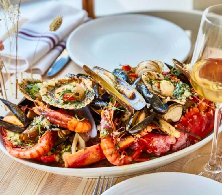 new1yorkplace seafood 16122024113935 768x673