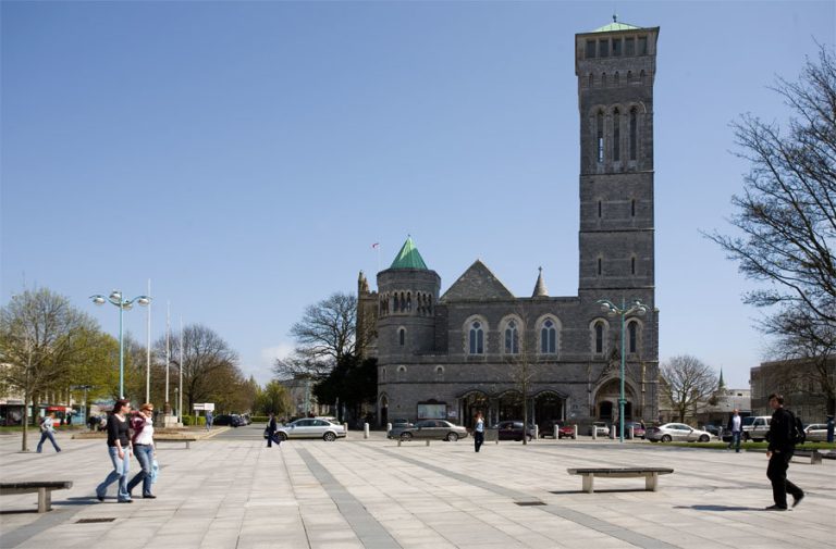 plymouth guildhall dbuq5t 768x505