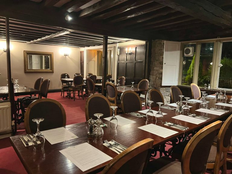 restaurant dining 15052024124901 768x576