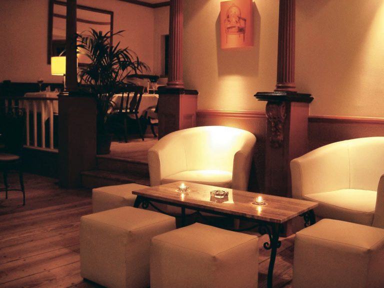 rose crown lounge 768x576