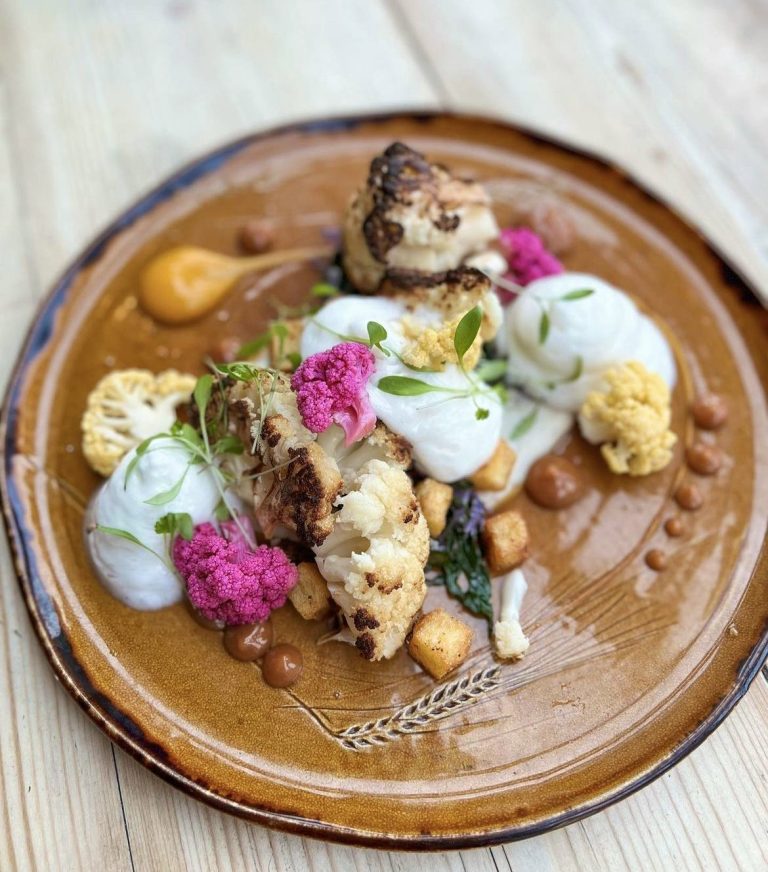 salt baked cauliflower 17112022030410 768x872