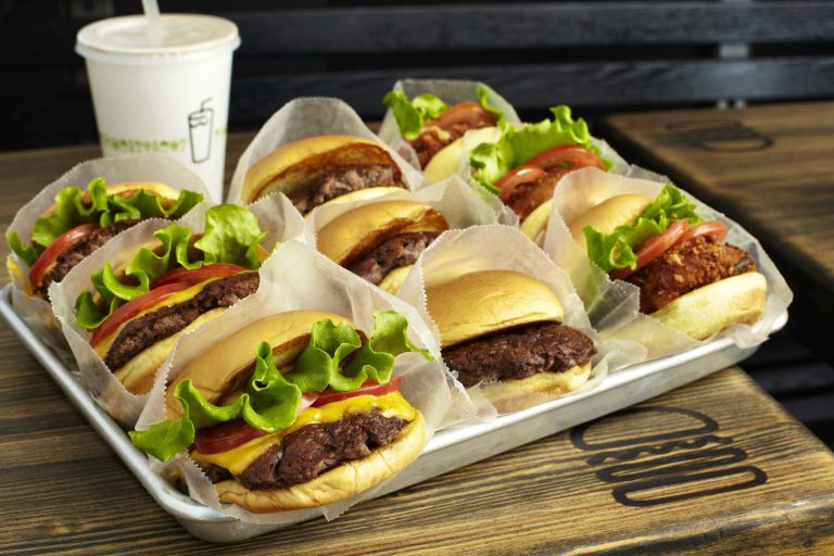 shake shack 2013 atmosphere tray burgers scaled 768x512