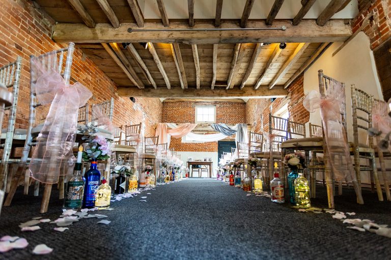 smg22littlegreenweddingbarnrlw6 768x512