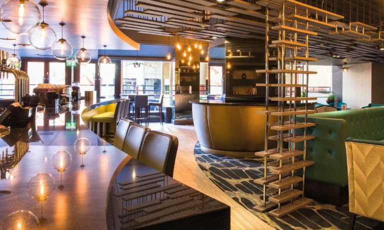 springs crowne plaza bar 09082022034712 768x461