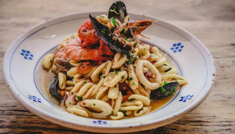 sugo pasta kitchen mussles web 768x438