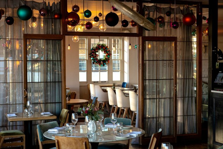 swan festive interiors credit key quill 11 26122023025237 768x512