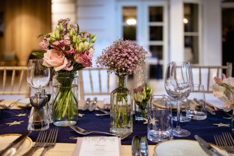 table set up flowers 11072024105148 768x512