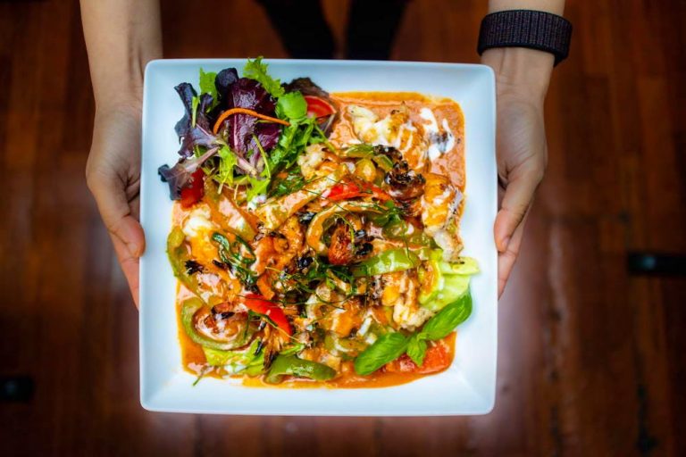 thai rice in hands 66 13122021122637 768x512