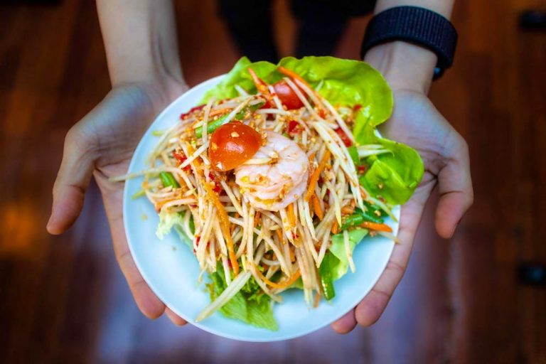 thai rice in hands 75 13122021122636 768x512