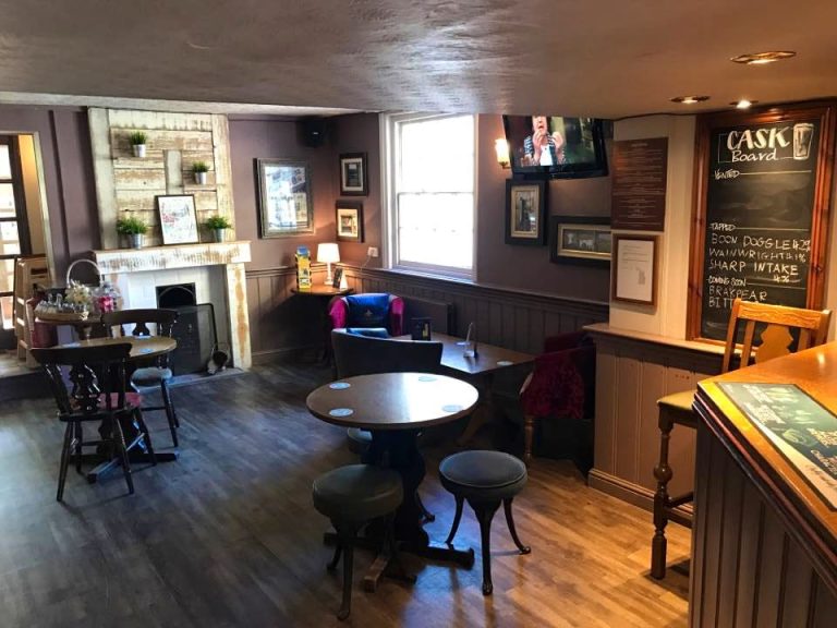 the bull streatley interior 768x576