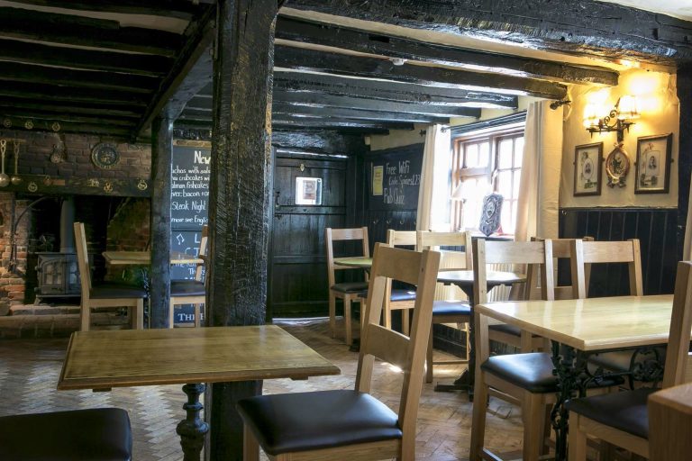 the hatch gate inn interior 768x512