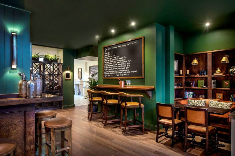 the hunters moon south kensington 03052022100502 768x511