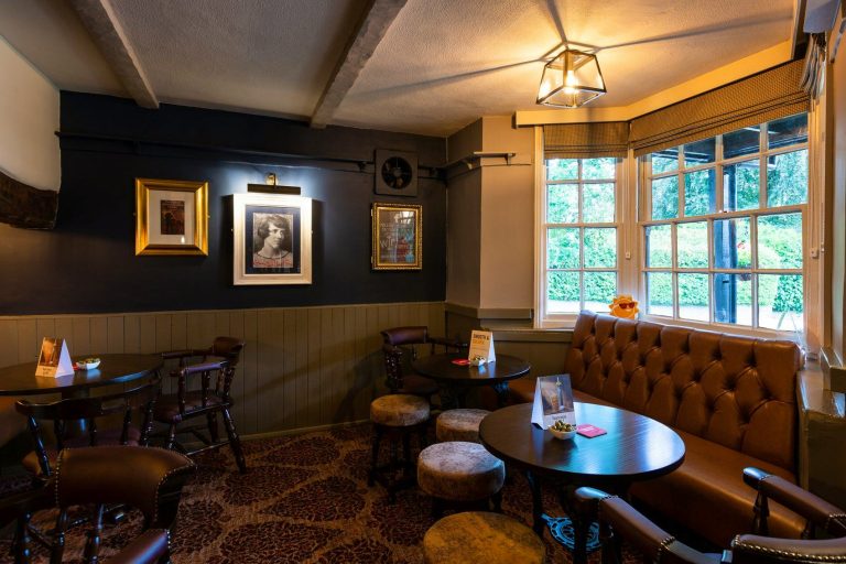 the red lion knotty green interior 768x512