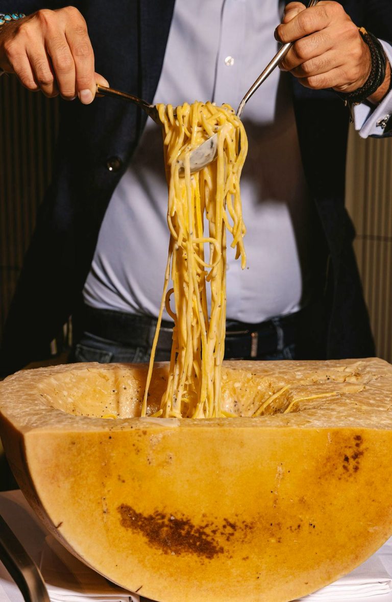 tozi rebeccahopephotography 144 15112023014210 768x1180