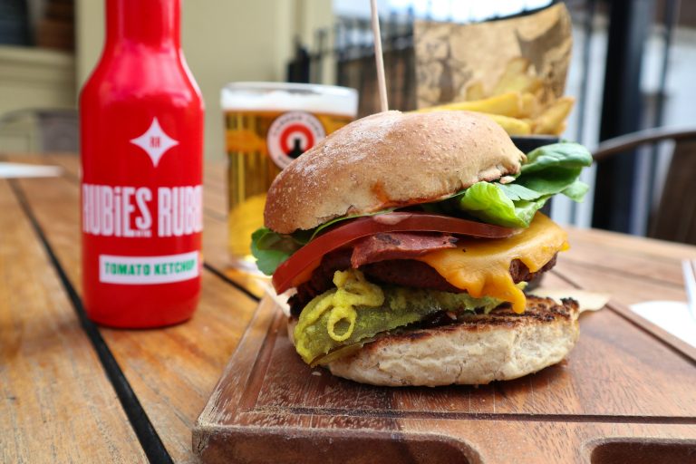 vegan burger 1 29102020050849 768x512