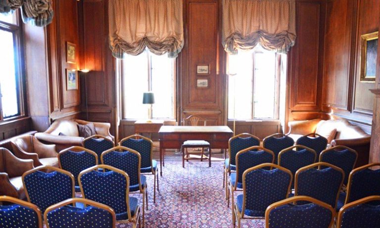 warnham room uyvanu 768x461