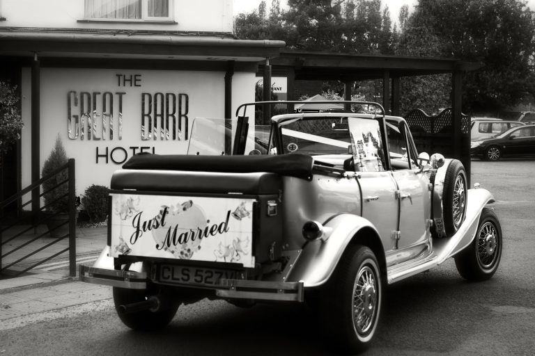 wedding car 1 small l9tipr 768x512
