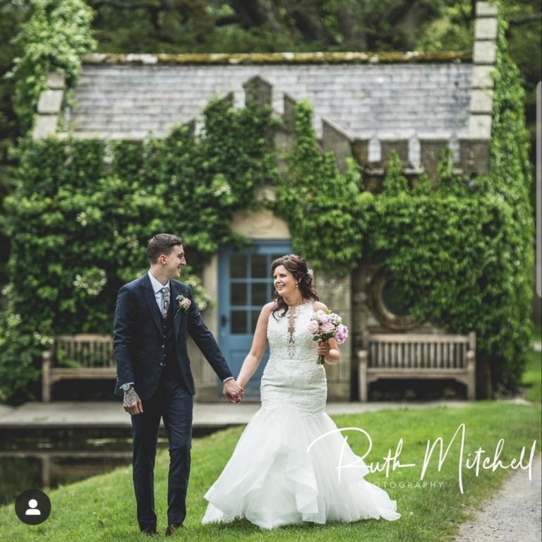 weddingcoupleatlake 768x768