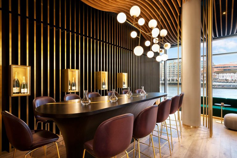 wes lonwi hithe seek table 25072022021811 768x512