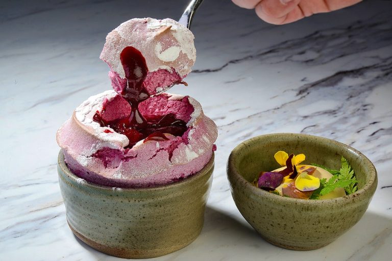 white swan dessert 13122023042445 768x512