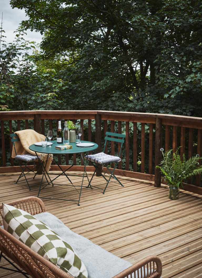 wildhivedecking 768x1053